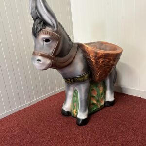 Tuinbeeld ezeltje bloembak met bruine mandjes